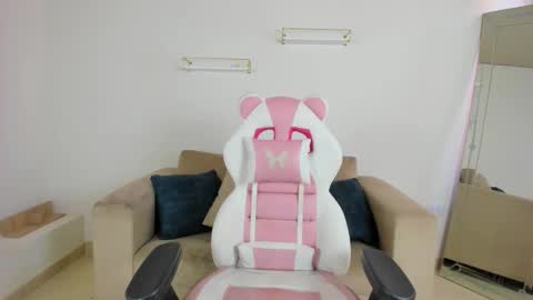    online show from December 18, 12:21 pm