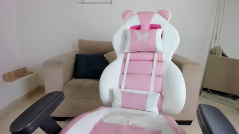    online show from February 11, 1:23 pm