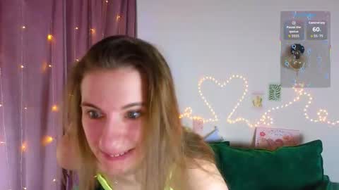 Snapshot of _ash_leyy_ chatting on October 17, 4:59 am _ash_leyy_ online show from October 17, 4:59 am