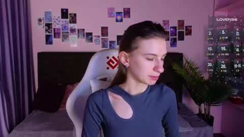Snapshot of _ash_leyy_ chatting on September 14, 1:36 am _ash_leyy_ online show from September 14, 1:36 am