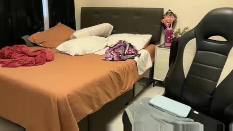 Angie online show from October 14, 2:58 am