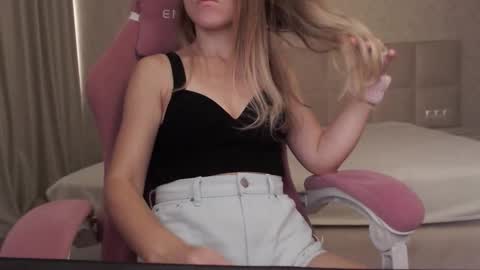 Ashlee Bond online show from November 27, 7:33 am