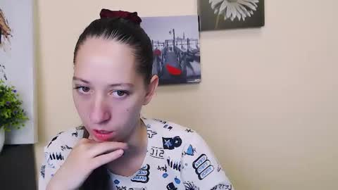 _astraia_ online show from June 18, 9:14 am