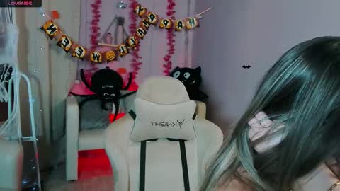 Bella online show from October 31, 8:35 pm