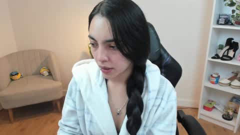 Bella Evans online show from February 4, 5:21 am