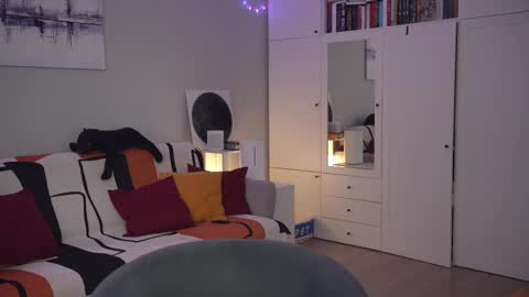 Lili online show from March 2, 10:16 am