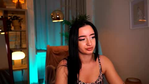 Pearl online show from January 8, 6:01 pm