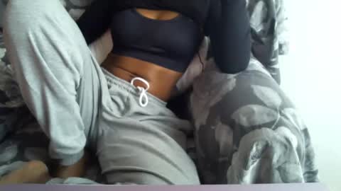 Snapshot of _bunny_b chatting on February 19, 6:00 am I will be back soon  online show from February 19, 6:00 am