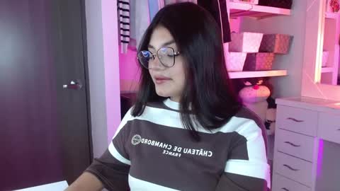Snapshot of _camilaaaa__ chatting on September 24, 1:43 pm online show from September 24, 1:43 pm