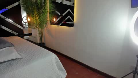 Candy online show from November 5, 6:02 pm