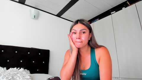 Snapshot of _cereza_ chatting on January 25, 10:28 pm Bella online show from January 25, 10:28 pm