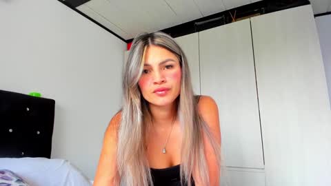 Snapshot of _cereza_ chatting on December 16, 8:37 pm Bella online show from December 16, 8:37 pm