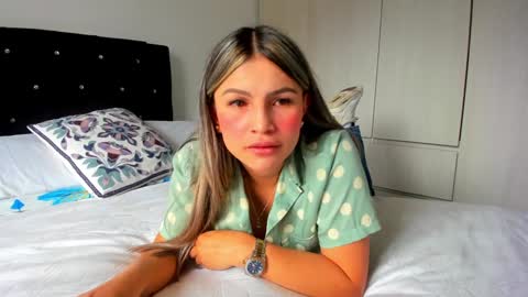 Snapshot of _cereza_ chatting on December 21, 8:21 pm Bella online show from December 21, 8:21 pm