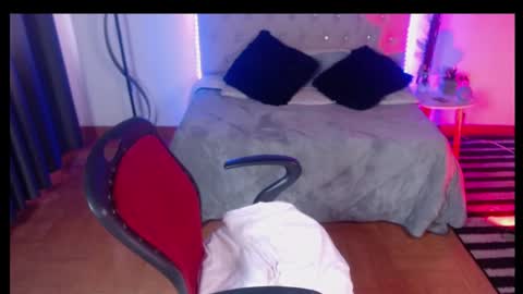 Cristal online show from October 31, 7:07 pm