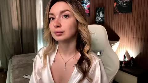 _crystal_moon_1 online show from May 29, 2:53 am