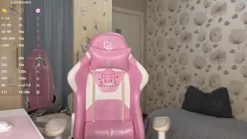 Snapshot of _cute_ice chatting on October 7, 7:24 am _cute_ice online show from October 7, 7:24 am
