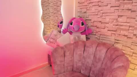 Ela online show from April 24, 8:44 pm