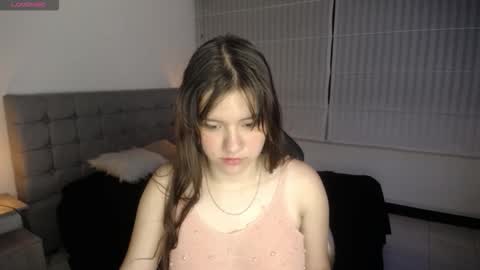 Snapshot of _emaa_ chatting on October 19, 3:25 pm _emaa_ online show from October 19, 3:25 pm