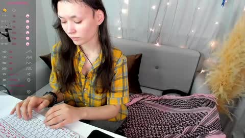 Snapshot of _emily__strike_ chatting on December 19, 9:40 am _emily__strike_ online show from December 19, 9:40 am