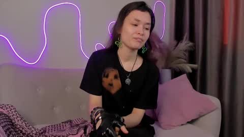 Snapshot of _emily__strike_ chatting on February 17, 10:07 am _emily__strike_ online show from February 17, 10:07 am