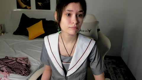 Snapshot of _emily__strike_ chatting on February 20, 9:44 am _emily__strike_ online show from February 20, 9:44 am