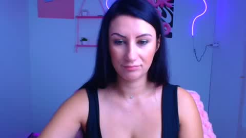 Snapshot of _emma_lay chatting on October 20, 11:57 am Emma online show from October 20, 11:57 am