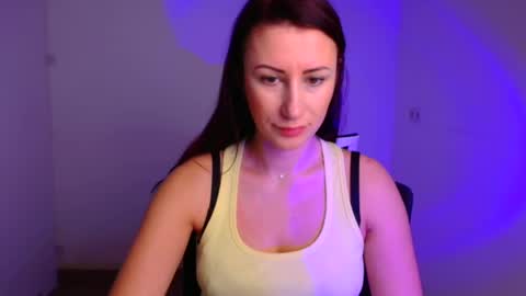 Snapshot of _emma_lay chatting on December 23, 12:52 pm Emma online show from December 23, 12:52 pm