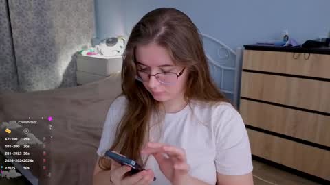 Snapshot of _enni__ chatting on December 8, 1:36 pm Sam online show from December 8, 1:36 pm