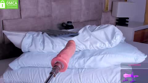 _eris_rose online show from October 21, 9:30 pm