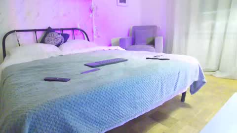 evelina online show from March 3, 2:39 am