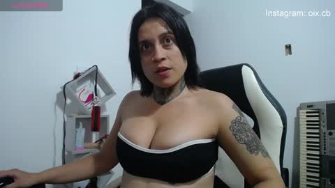 Snapshot of _exa_ chatting on December 5, 3:59 am Exa help me position myself with your thumb up thanks online show from December 5, 3:59 am