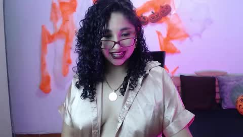 Gia Independent model online show from October 27, 9:20 pm