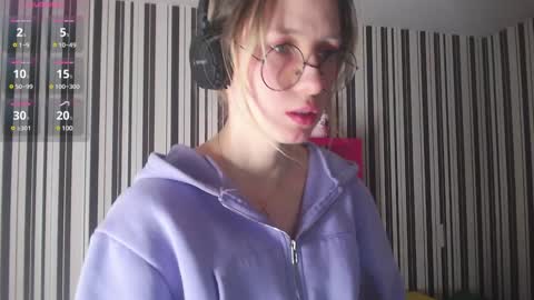 Snapshot of _hanna_moon_ chatting on December 16, 8:20 am Hannaolotl online show from December 16, 8:20 am