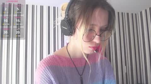 Snapshot of _hanna_moon_ chatting on December 19, 8:24 am Hannaolotl online show from December 19, 8:24 am
