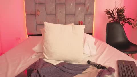 Waifu Izumi  online show from May 15, 5:44 am