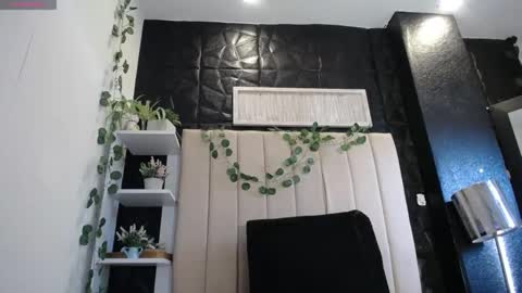 Mia online show from January 14, 12:56 pm