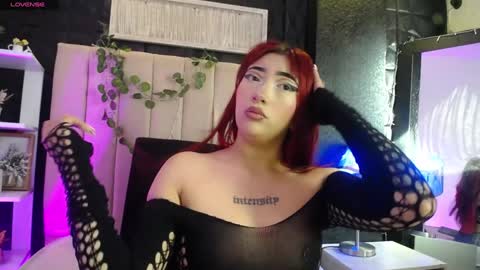 Mia online show from December 21, 1:42 pm