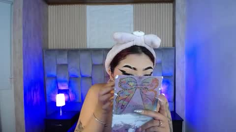 Mia online show from October 14, 3:25 pm