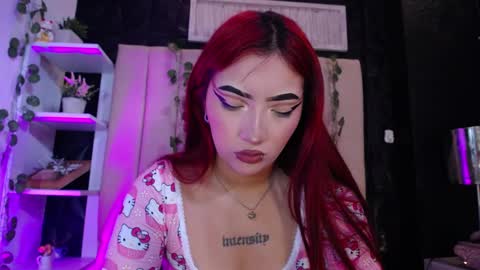 Mia online show from February 6, 2:04 pm