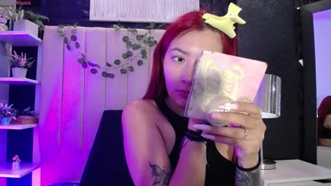 Mia online show from January 9, 1:56 pm