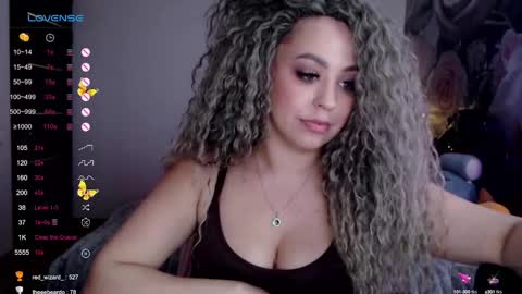 Snapshot of _just_a_queen_3 chatting on March 10, 8:01 pm _just_a_queen_3 online show from March 10, 8:01 pm