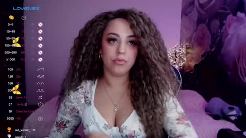 Snapshot of _just_a_queen_3 chatting on December 3, 6:28 pm _just_a_queen_3 online show from December 3, 6:28 pm