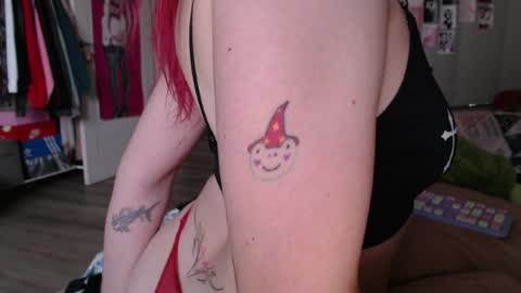 katemiller online show from April 1, 9:54 am