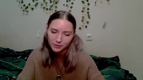 _kikiclark_ online show from October 24, 9:11 pm