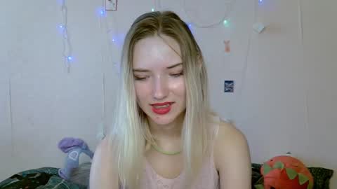Snapshot of _kikiclark_ chatting on September 17, 8:12 am _kikiclark_ online show from September 17, 8:12 am