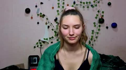 _kikiclark_ online show from January 15, 9:10 pm