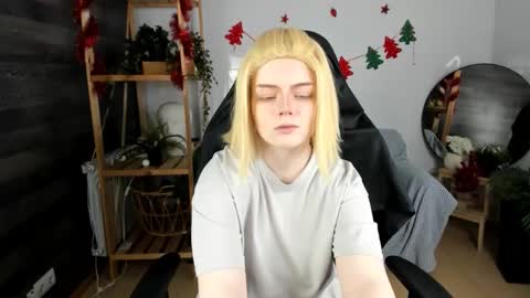 Li online show from December 17, 8:13 pm