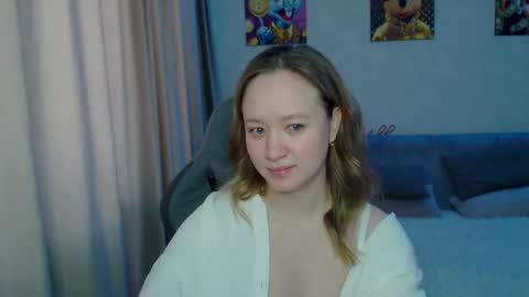 _lalune_ online show from February 12, 5:58 am