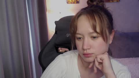 _lalune_ online show from September 19, 9:30 am