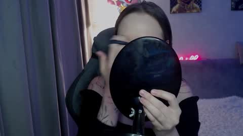 _lalune_ online show from September 15, 7:05 am